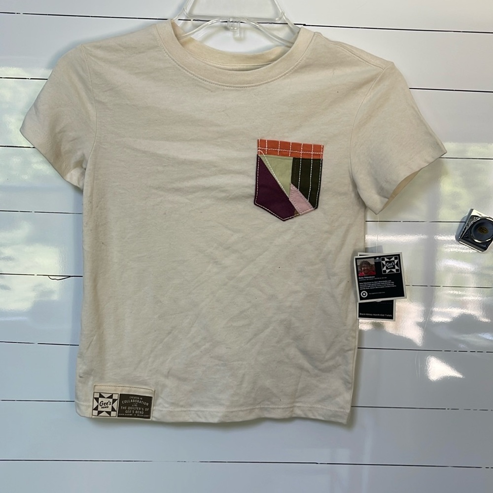 NWT GIRLS SMALL (6/7) tee